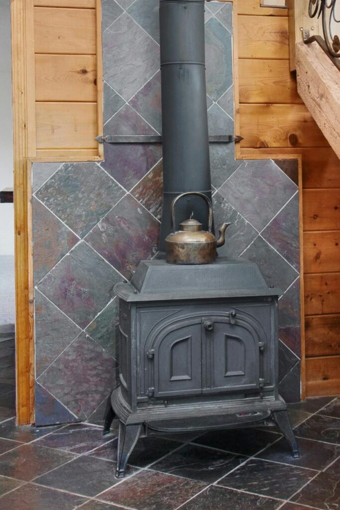 Stone-look fireplace material finish